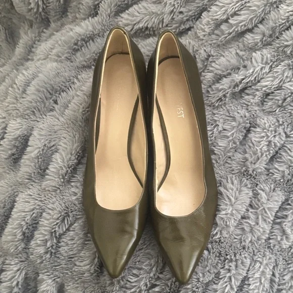 Elegant Olive Green Women's Pumps - Picture 7 of 7